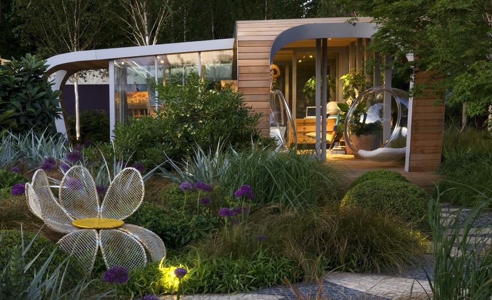 Modern curved garden room