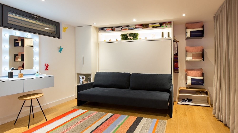 Garden annexe with pulldown bed