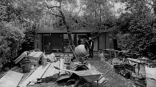 Erection of a garden annex in London