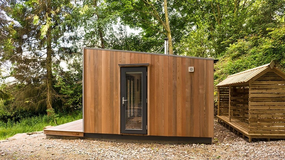 Cuberno garden room- cladding detail with a single entrance door