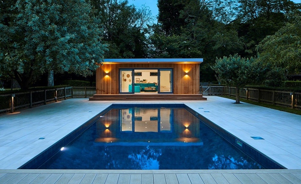 Bespoke garden pool side room and swimmingpool